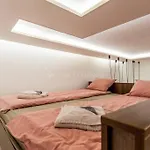 Unique Style Loft - Pink Flamingo