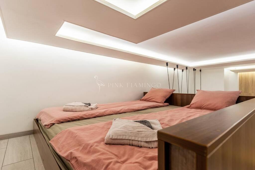 Apartment Unique Style Loft - Pink Flamingo *