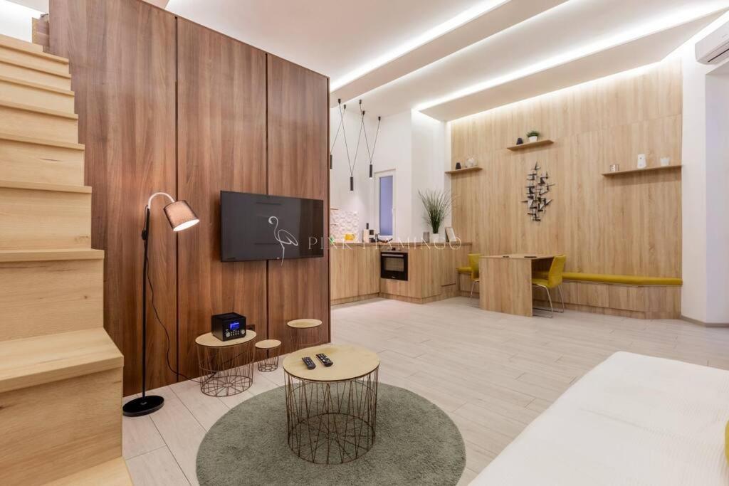 Unique Style Loft - Pink Flamingo * Budapest